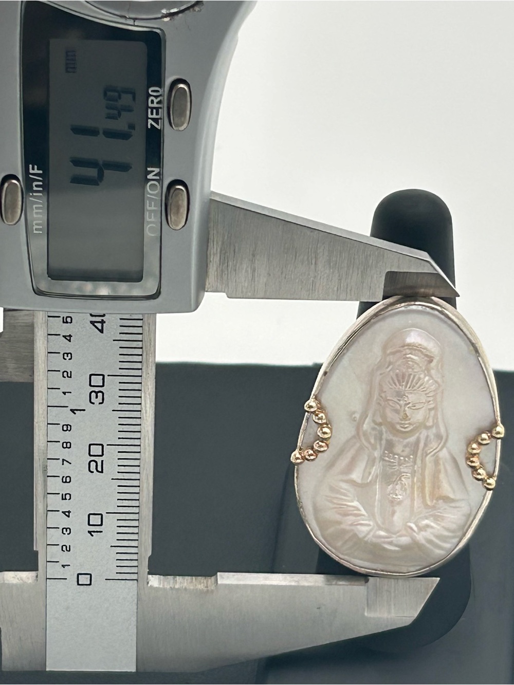 Mother of Pearl Religious Carving Ring - Picture 9 of 10